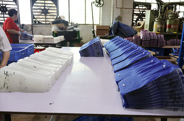 3BU tov&aacute;rna-15